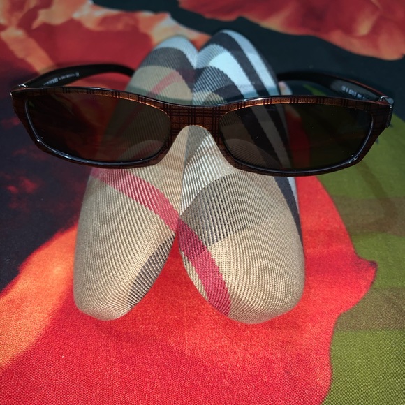 Burberry sunglasses 8370/S - Picture 1 of 8